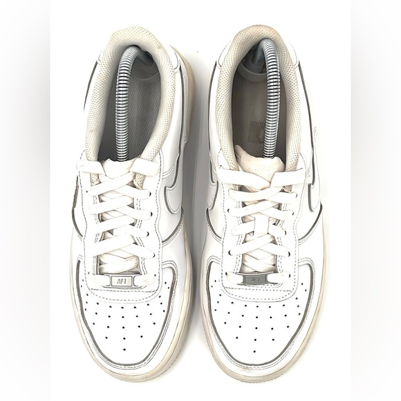 Nike Air Force 1 LE White Sneakers UNISEX Big Kids Size 7Y or Women’s Sz 8.5 - Picture 8 of 9